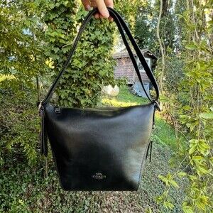 VINTAGE COACH Black Leather Shoulder Bag with Gunmetal Hardware 21377 AUTHENTIC